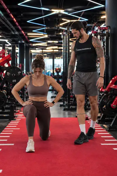 Lunge technique, watched step by step